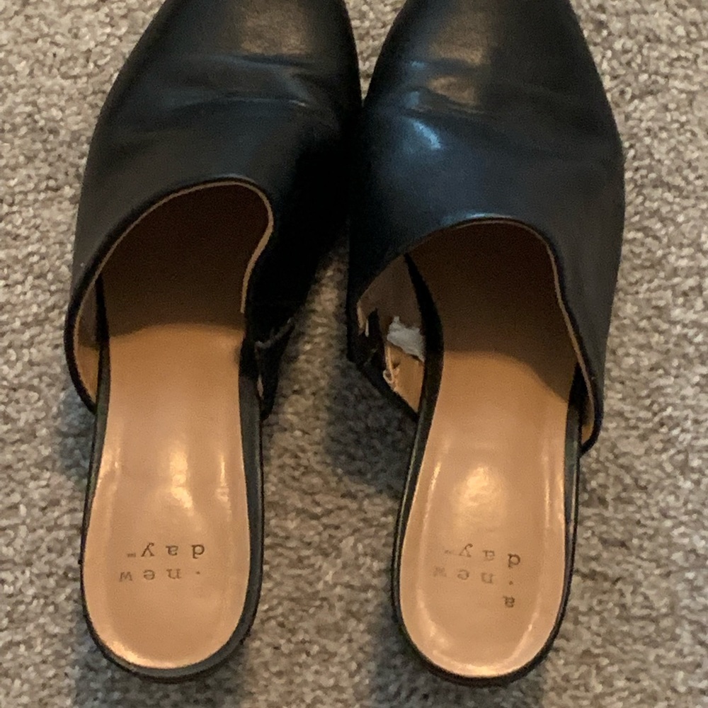 Women’s size 7 heels.